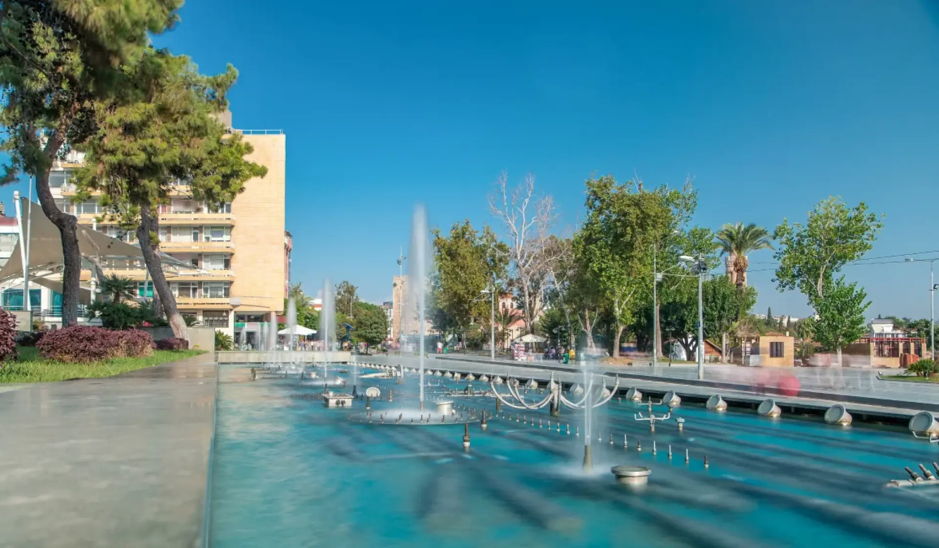 Світломузичні фонтани на площі Республіки