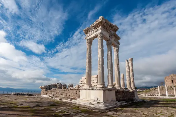 Храм Траяна