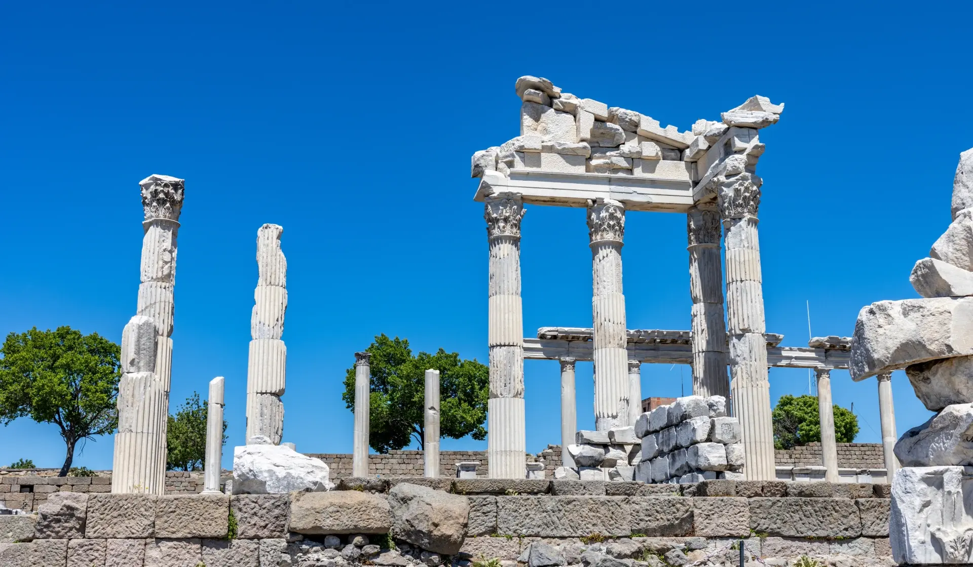 Храм Траяна