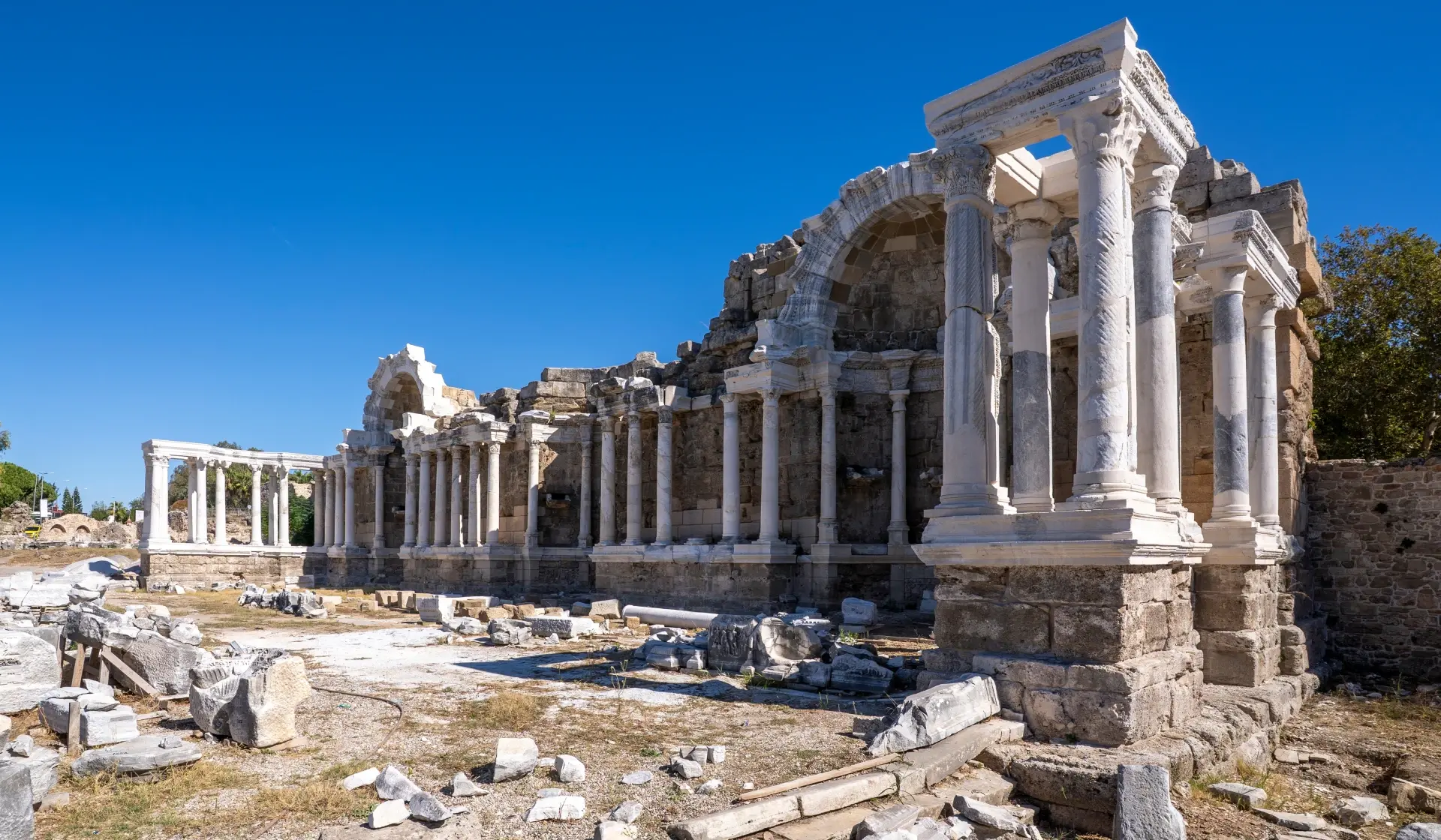 Three Pools Fountain / Monumental Nymphaeum