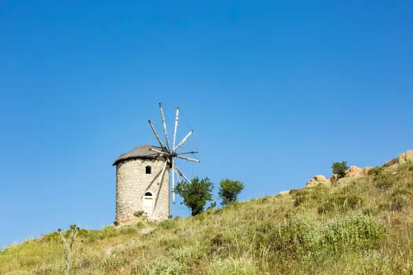 Kamienne wiatraki w Focy