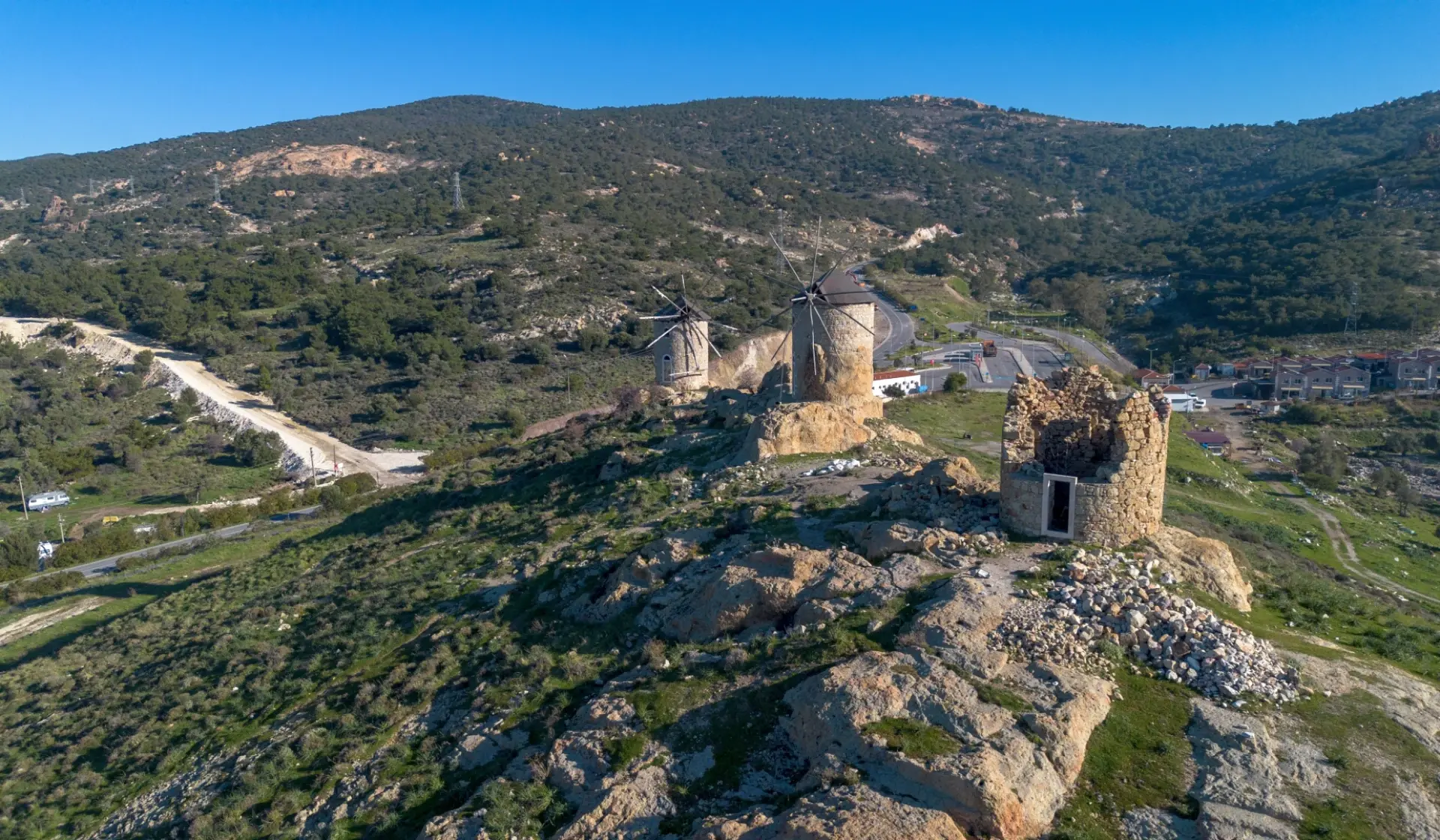 Steinerne Windmuhlen in Foca