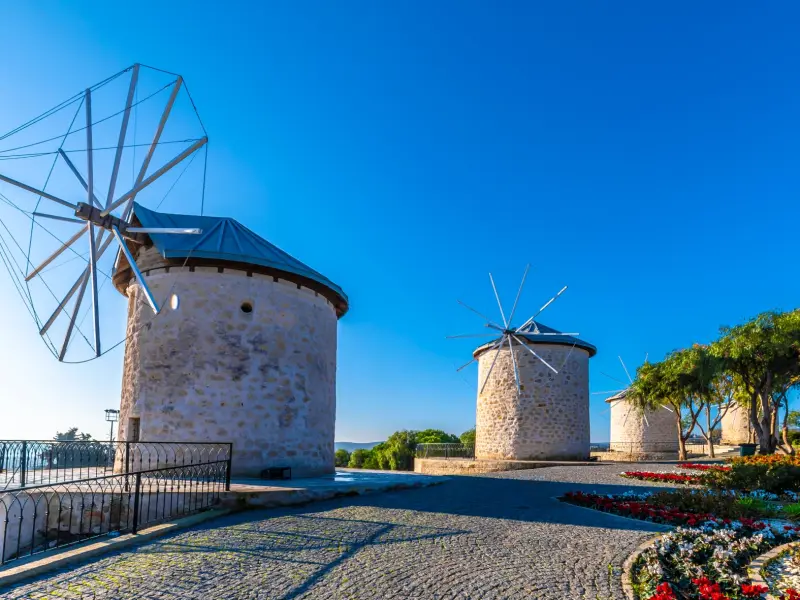 Wiatraki w Alacati w Alacati, Turcja