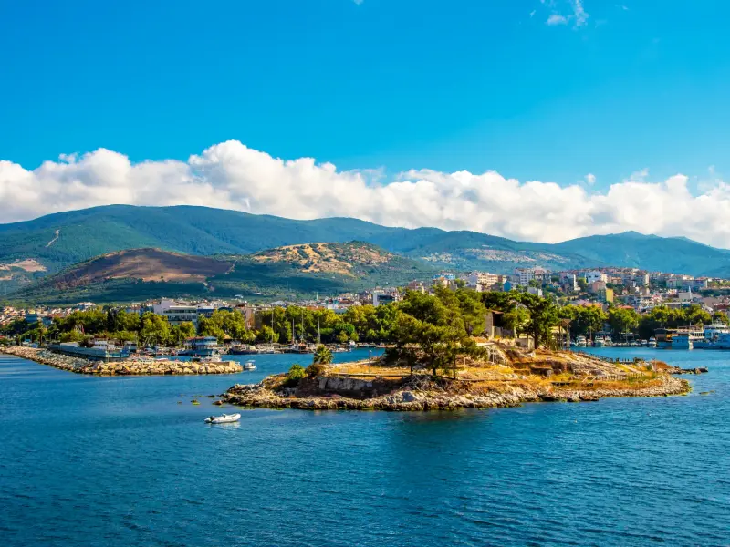 Остров Зейтинли в Эрдеке, Турция