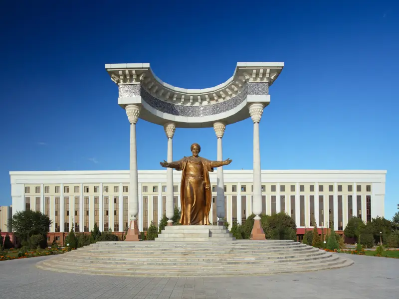 Pomnik Al-Chuwarizmiego w Urgenczu, Uzbekistan