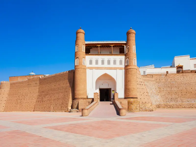 Reprezentacyjne wejście do twierdzy Ark w Bucharze, Uzbekistan