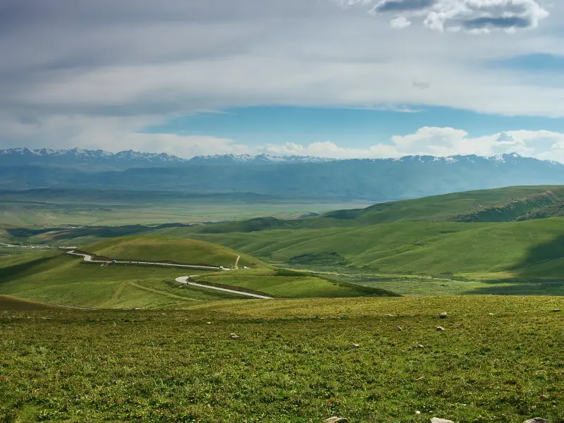Suusamyr Valley on the road from Bishkek via Too-Ashuu