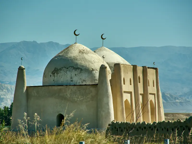 Naryn Kyrgyzstan travel guide Tash Rabat