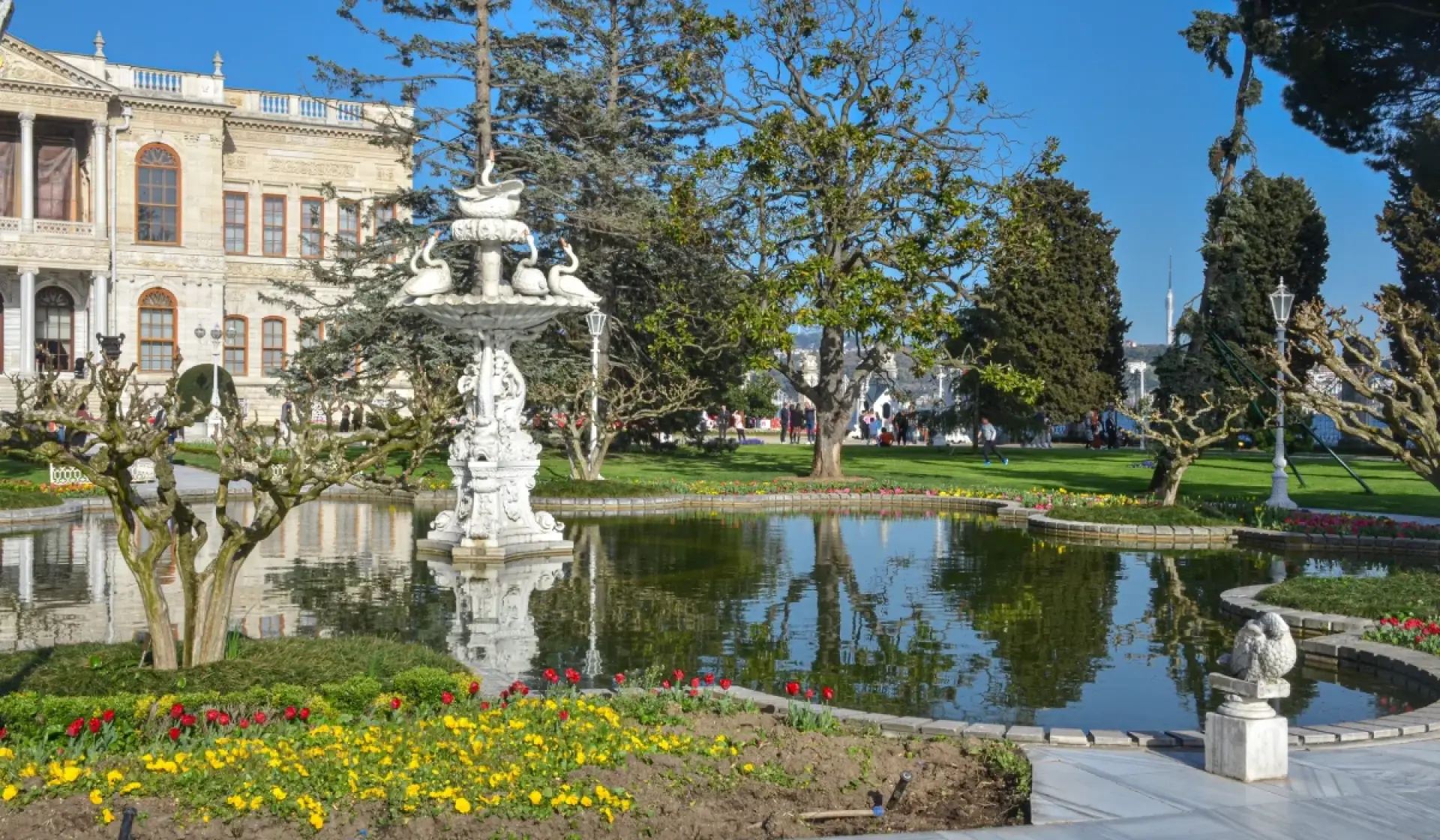 Swan Fountain of Dolmabahce Palace