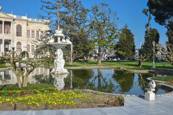 Swan Fountain of Dolmabahce Palace